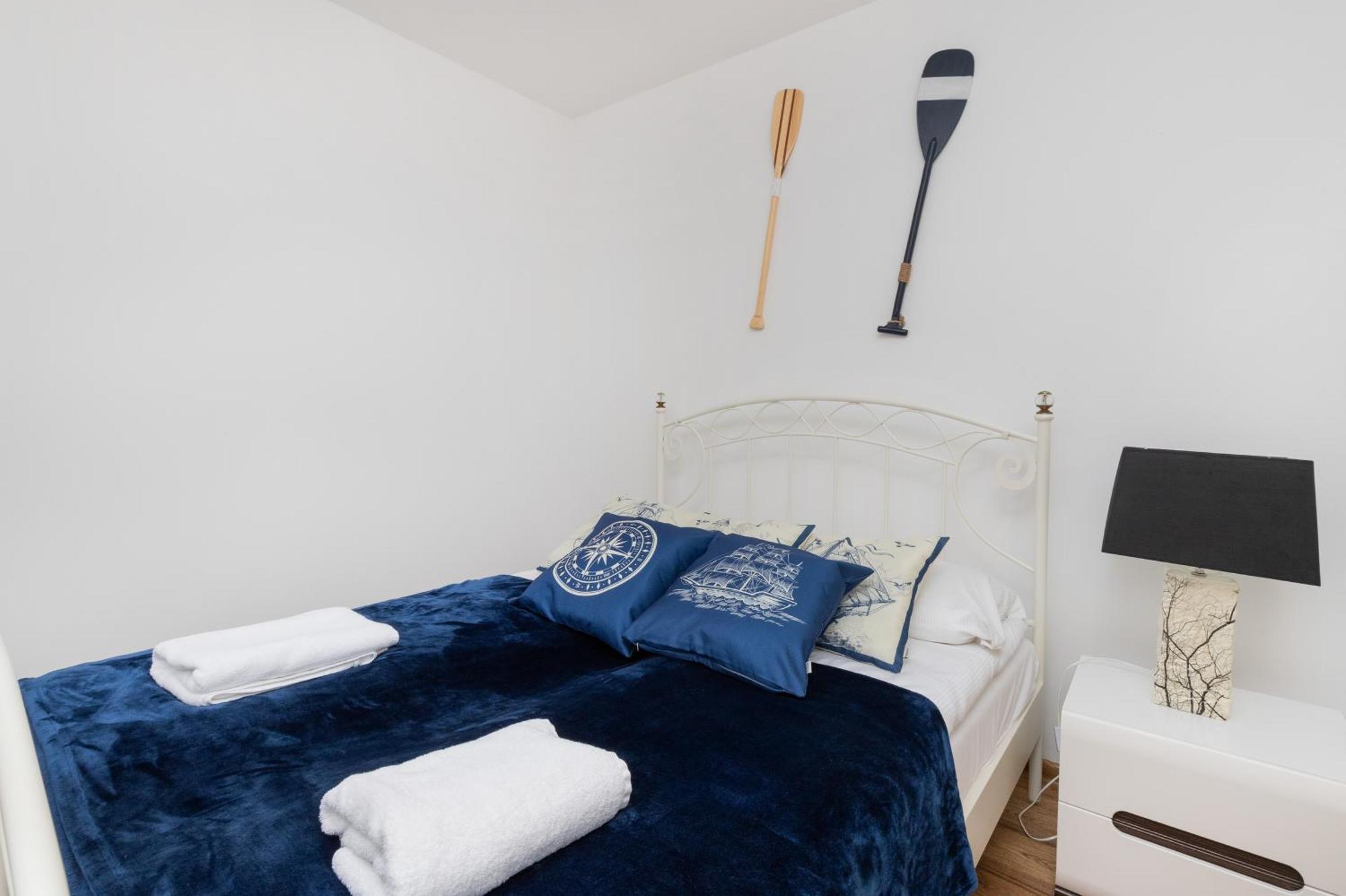 Batorego 7 Apartament With Terrace & Parking Downtown Gdynia By Renters Exterior photo